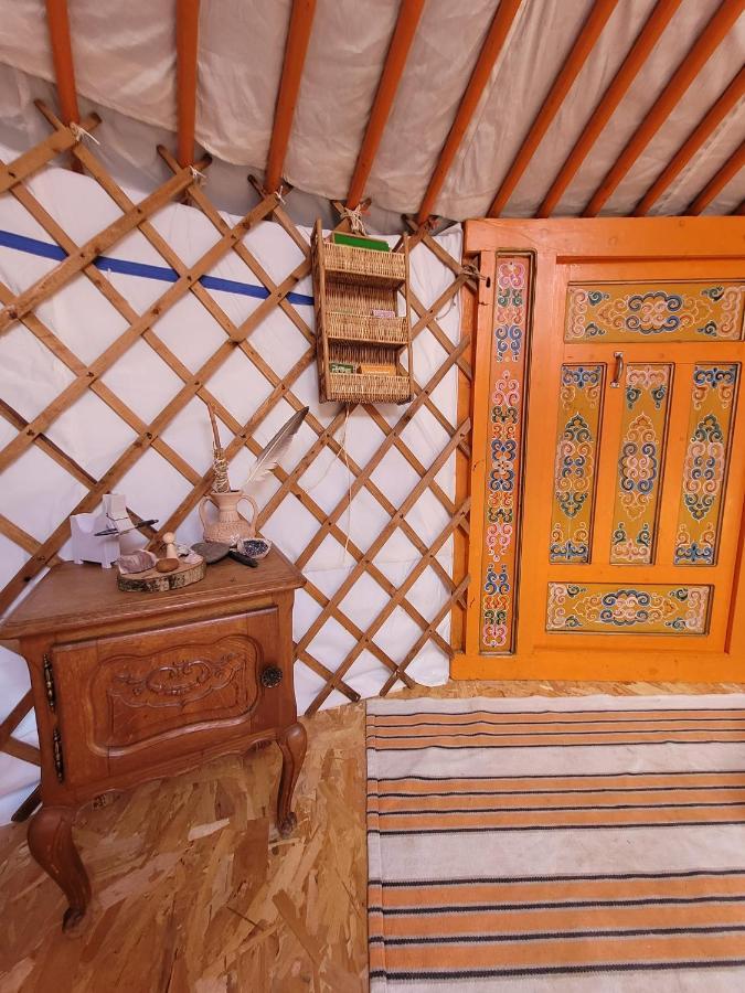 Slapen Tussen De Ezels In De Yurt 호텔 아라쇼트 외부 사진